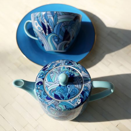 Fine porcelain tea service from the Collection Blue Cachemire : luxury & design with the tea set and teapot